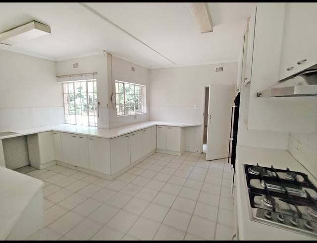 4 BEDROOM HOUSE FOR SALE IN COUNTRY LIFE PARK